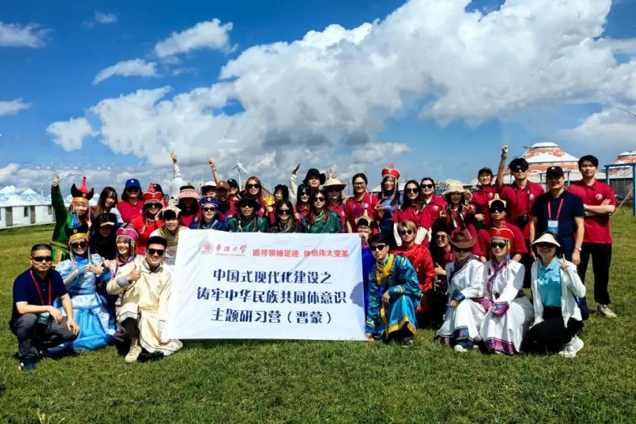 奔赴腾辉锡勒草原,感受淳朴民风.jpg