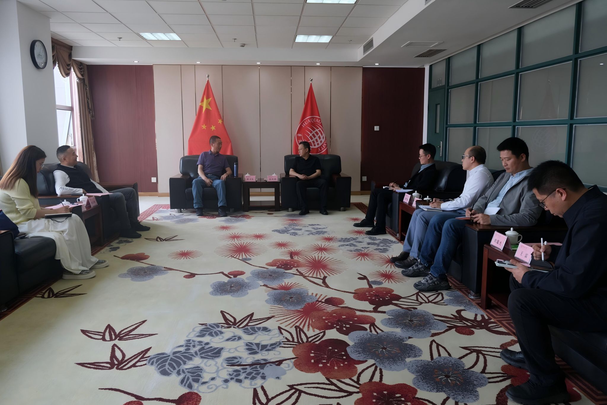 徐西鹏书记会见寸金集团、锦胜集团董事.jpg