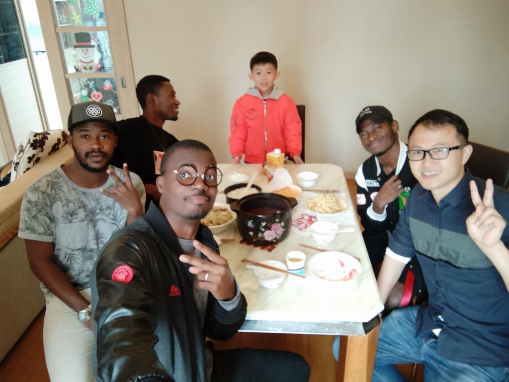 8.陈竹林邀请学生到家做家乡菜.jpg.jpg