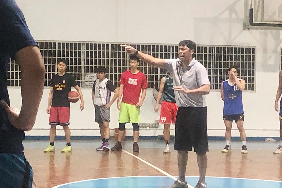 指导年轻球员.jpg