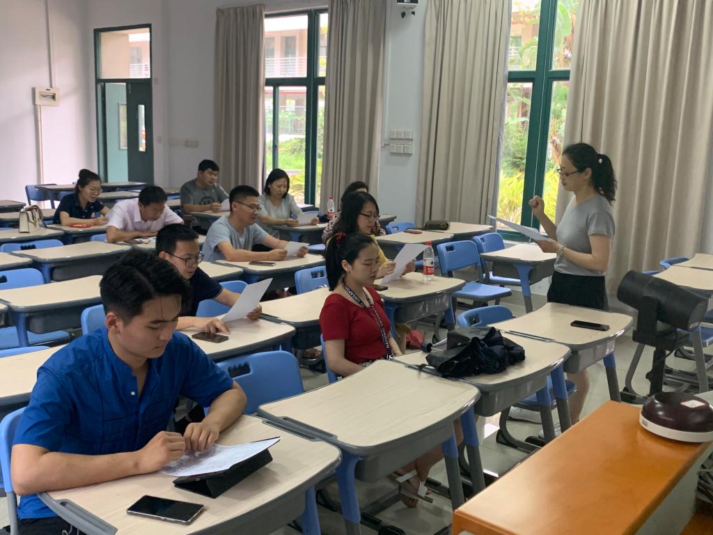 研究生支部交教唱红歌《北方吹来十月的风》.jpg