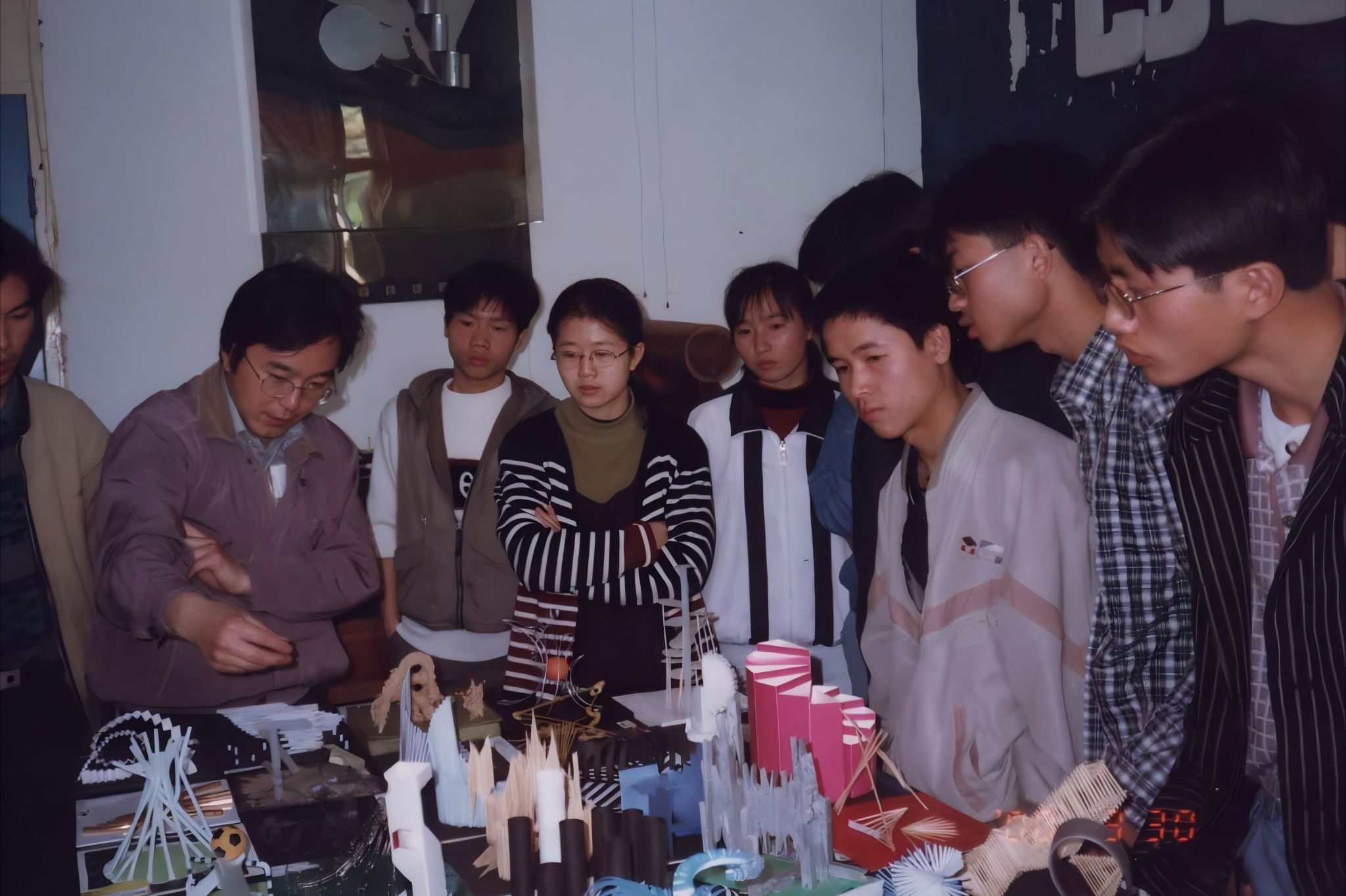1998年指导建筑98级(一年级)立体构成设计(1)(1).jpg