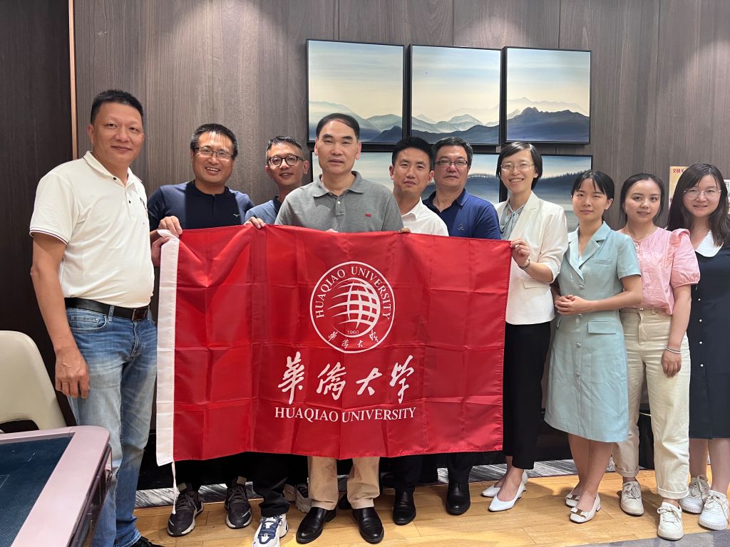 与贵州校友会合影.jpg